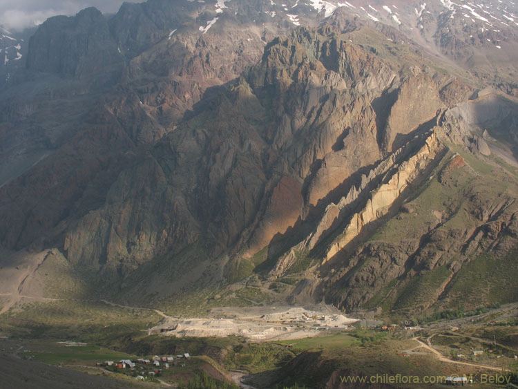 Breathtaking scenery close to Santiago:Baos Morales